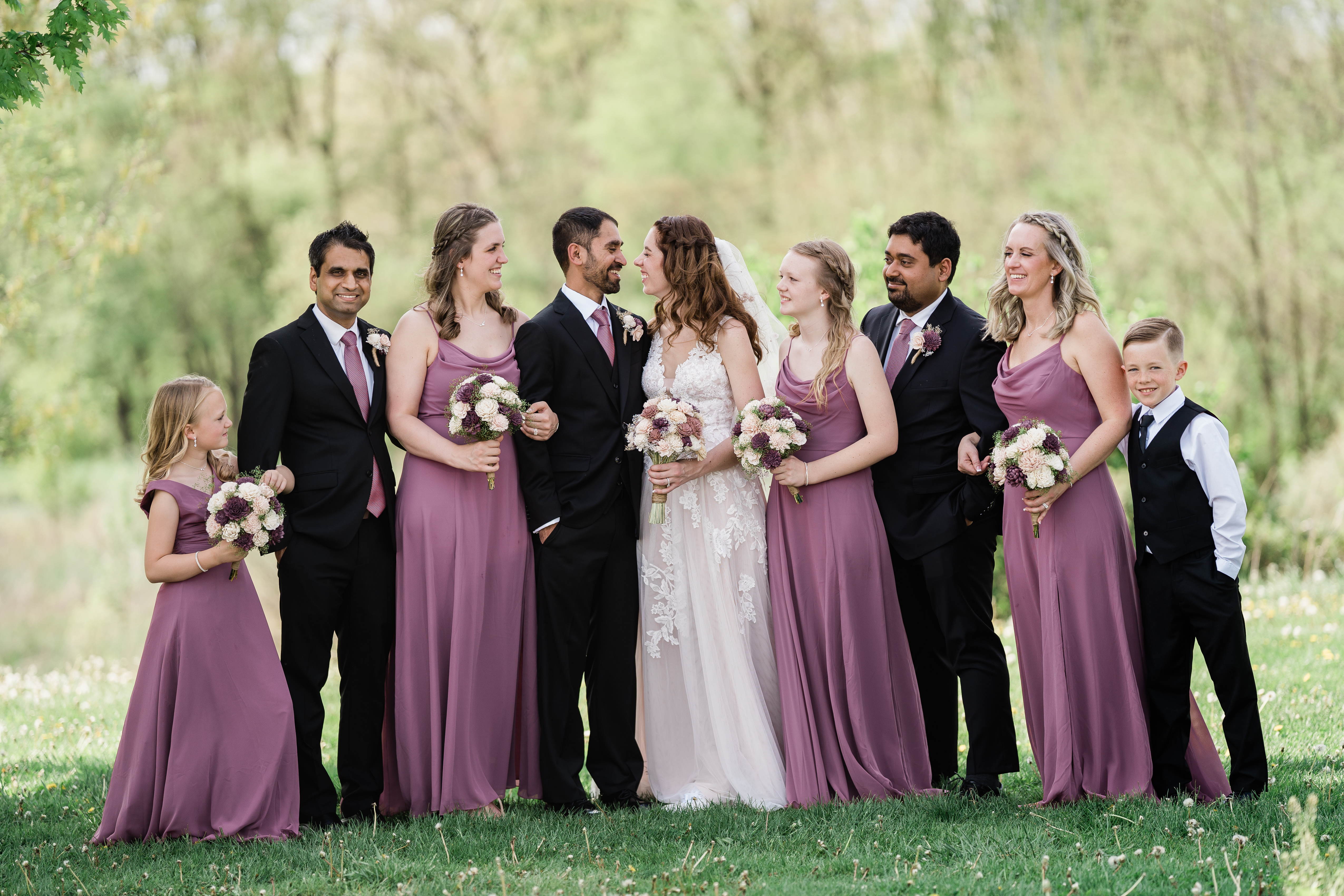 Fort Wayne wedding photographers captures bridal party with bride and groom 