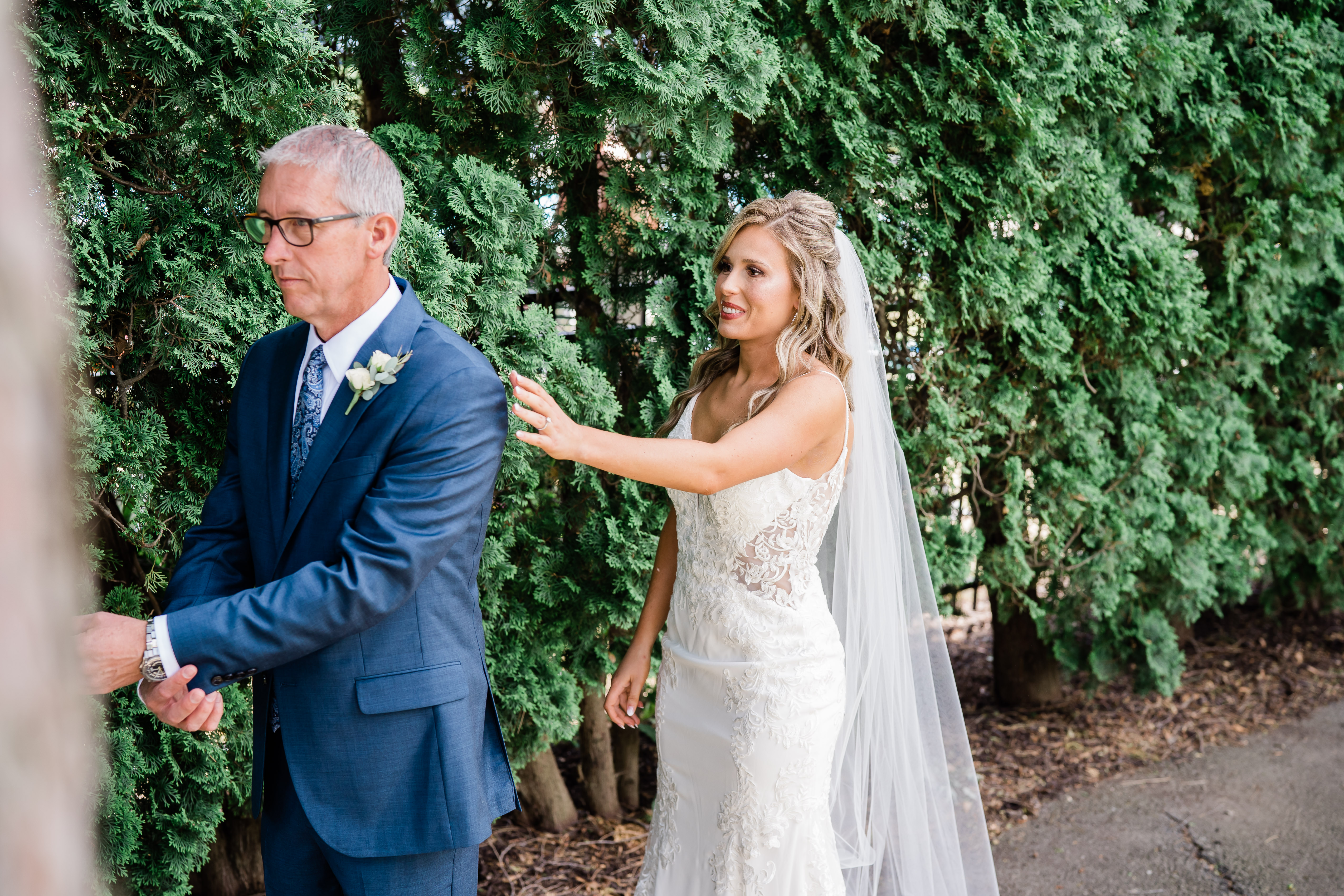 Fort Wayne wedding photographer captures bride tapping father's shoulder before first look