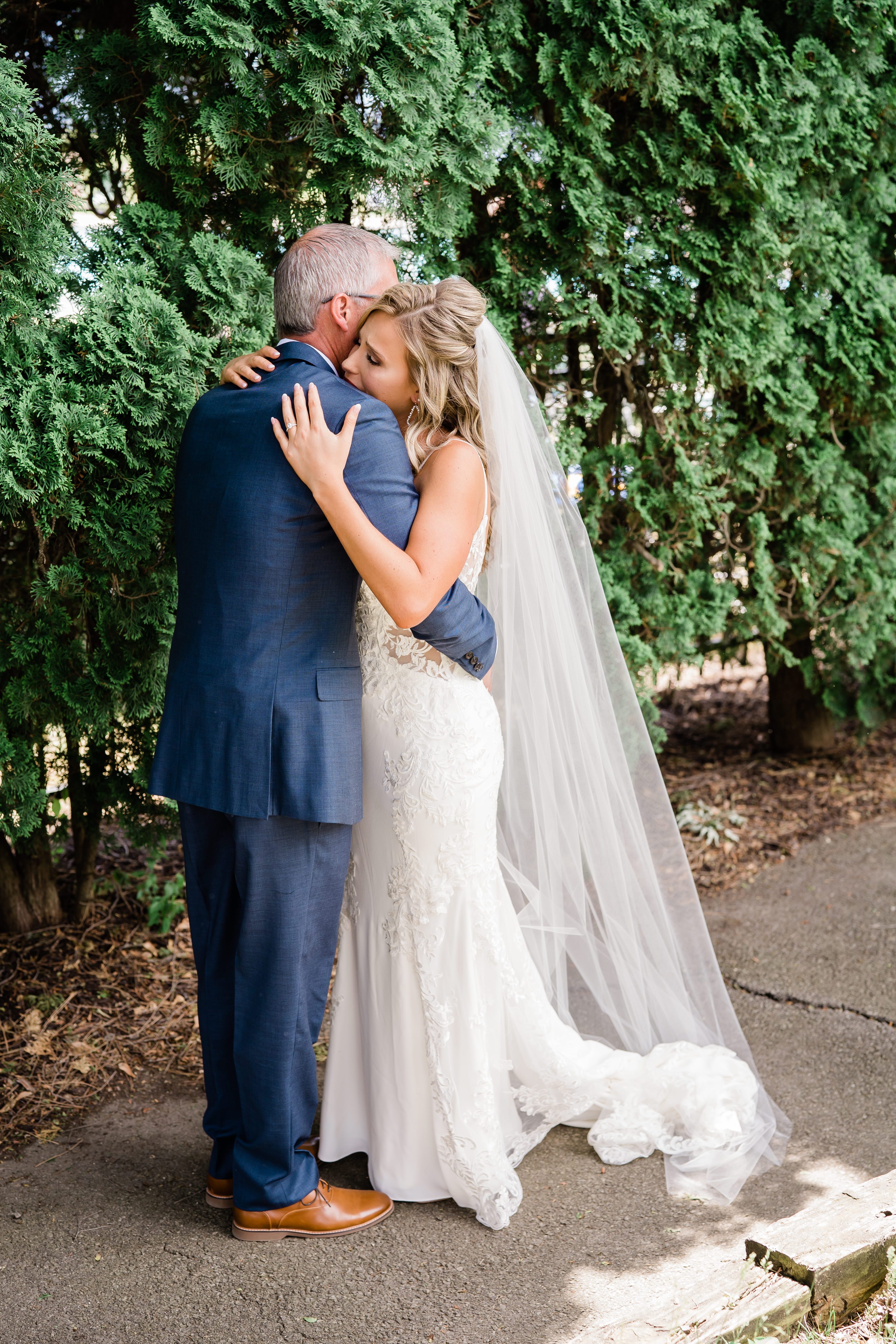 Fort Wayne wedding photographers capture bride hugging father during first look