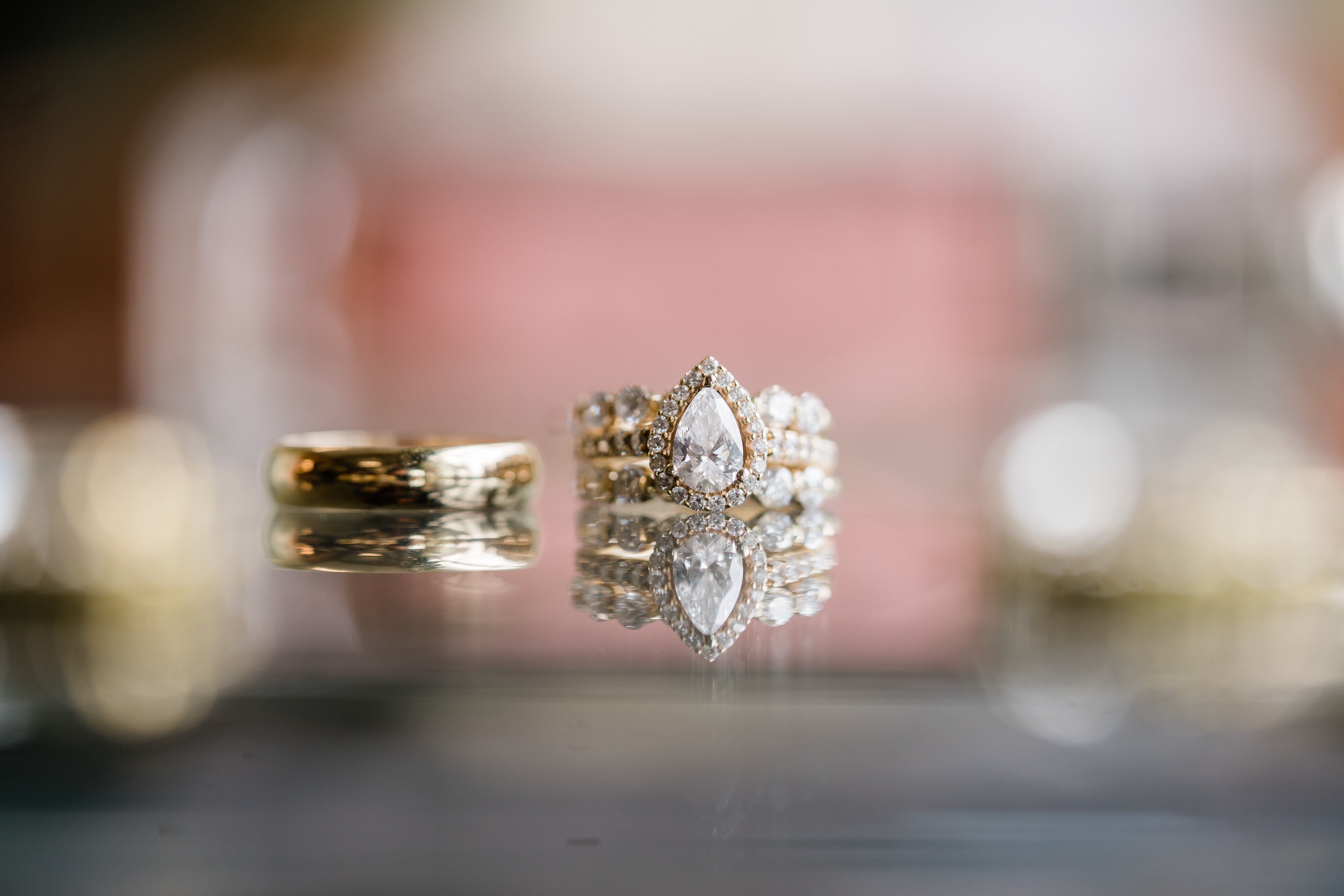Fort Wayne wedding photographer captures close up of wedding rings 