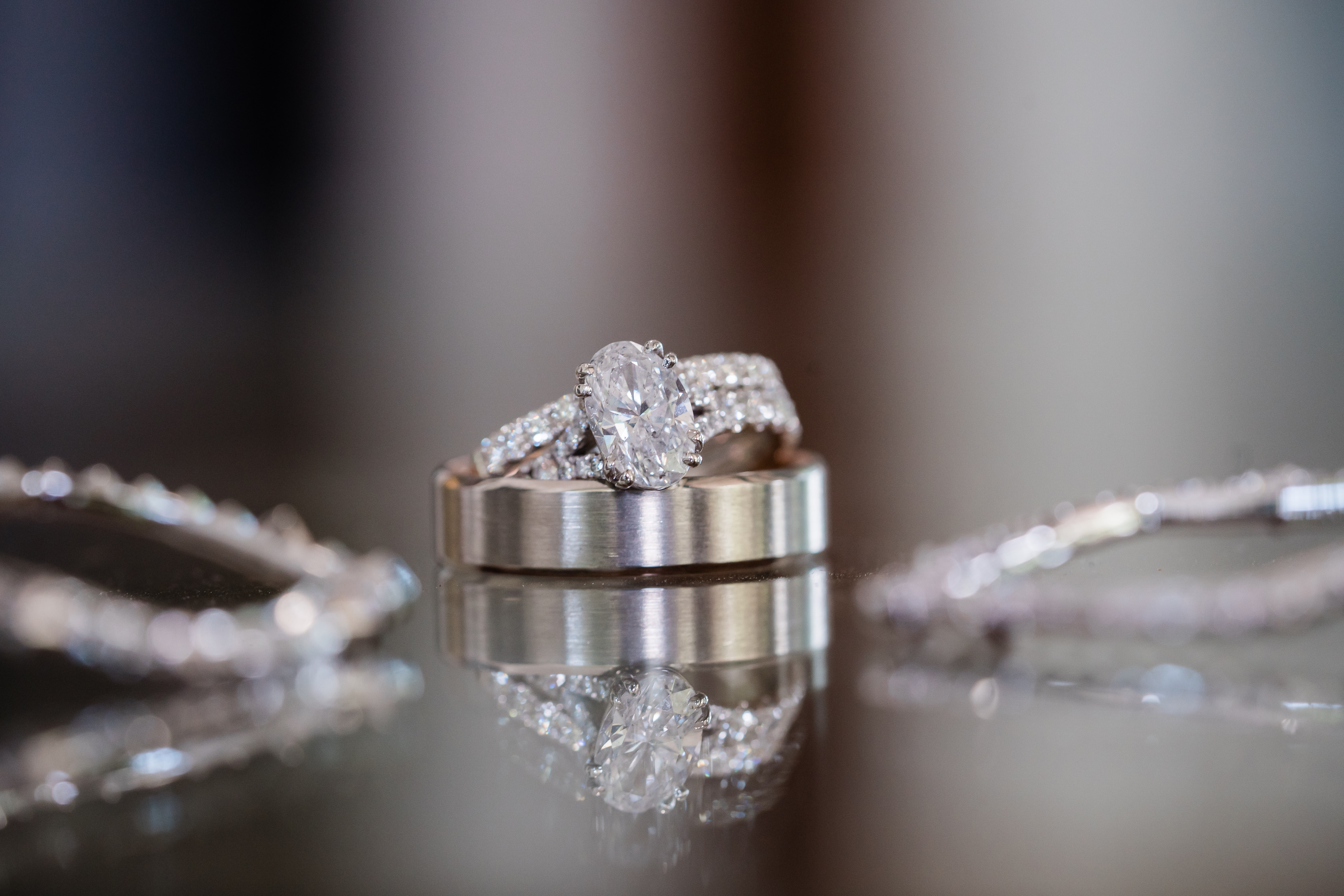 Fort Wayne wedding photographers capture ring details