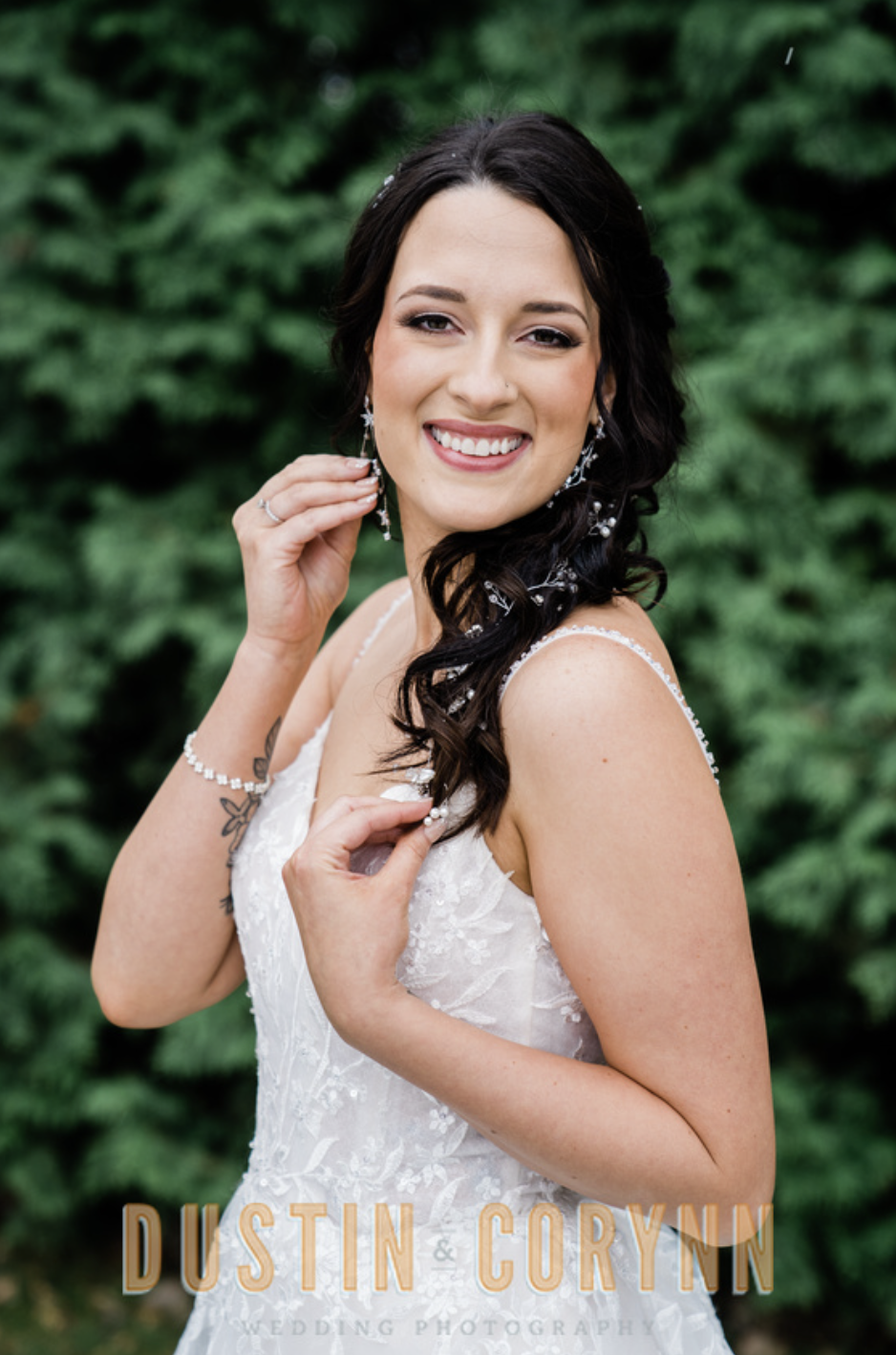 Fort Wayne wedding photographer captures bridal portraits